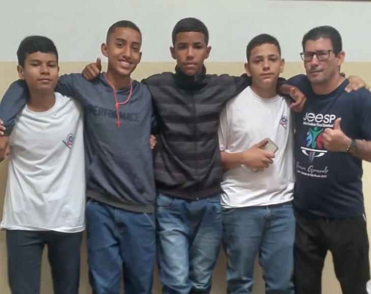 Atletas da Escola Celestina de Campos Toledo Teixeira são comandados por Celso Tomazelli Rocha