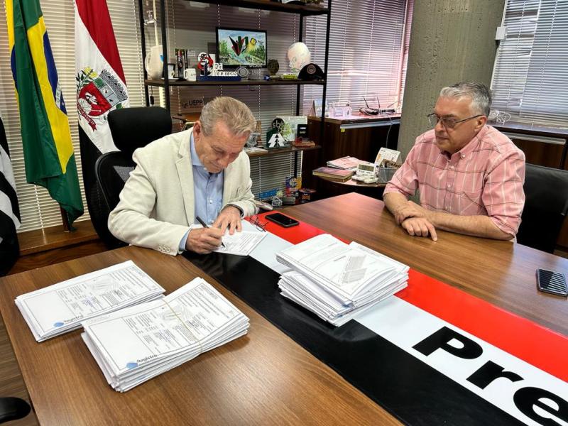 Prefeito de Prudente assinou nesta segunda projeto referente à construção de Cemei no Vida Nova Pacaembu