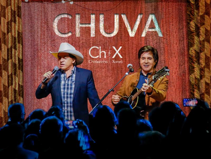 “Chuva” é a primeira música inédita da dupla Chitãozinho & Xororó em dois anos