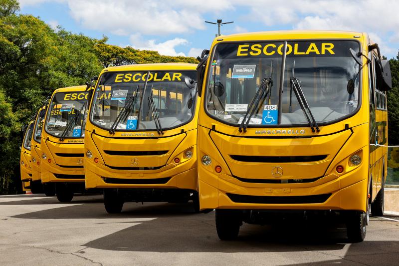 Governo entregou nove ônibus escolares para cinco municípios da região