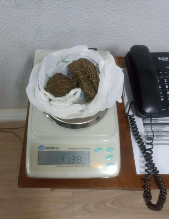 Maconha encontrada em poder do indiciado e em sua casa