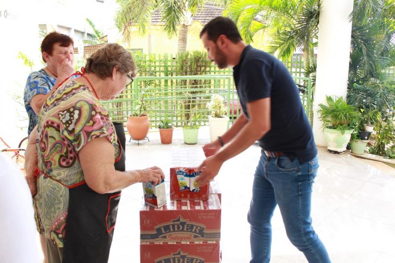 Leite está entre os principais alimentos que a entidade mais necessita