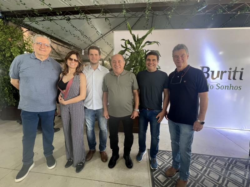 ENGENHEIRO JONY POLIZZELO, LUCIANE CONSTANTINO, THIAGO CONSTANTINO, SIDNEY PENA, OCIMAR DICOLLA E WALTER LEMES SOARES JUNIOR, NO EVENTO DE LANÇAMENTO DO BURITI GARDEN PRIME