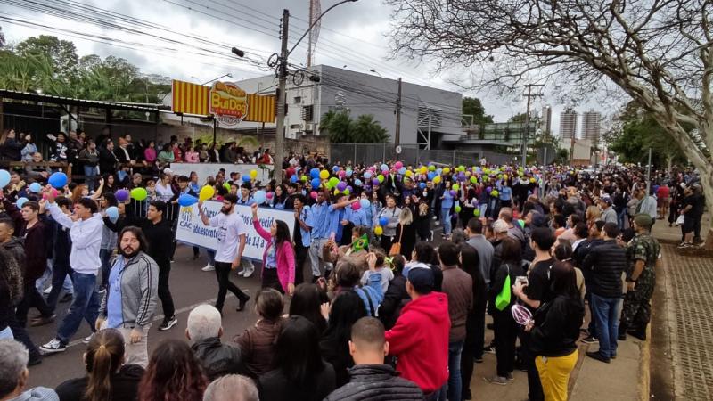 Milhares de pessoas foram prestigiar mais um aniversário da cidade, este ano no Parque do Povo