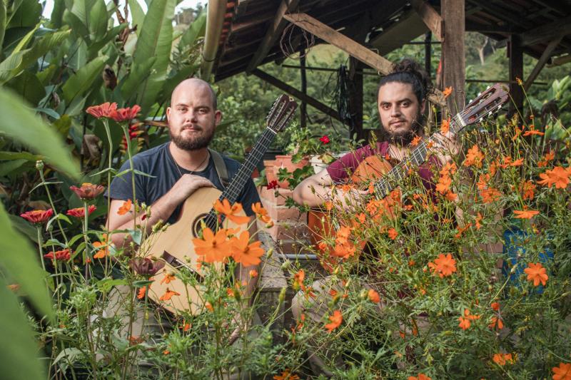 Duo Aduar canta sobre as pequenas cidades do interior de Minas Gerais e do Brasil