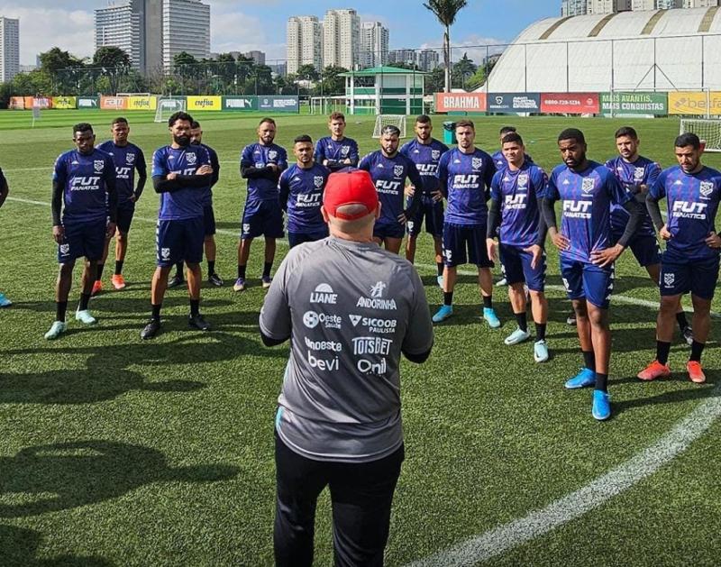 Na Academia de Futebol do Palmeiras, Fesan comandou hoje último treino do Grêmio antes do decisivo confronto contra a Portuguesa