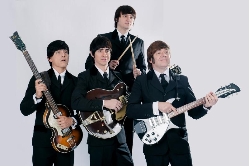 Com um show altamente profissional, banda conta cronologicamente a fantástica carreira dos Fab Four