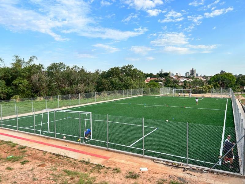 Complexo esportivo fica na esquina entre as ruas Coronel Albino, João Massareti e Monsenhor Sarrion