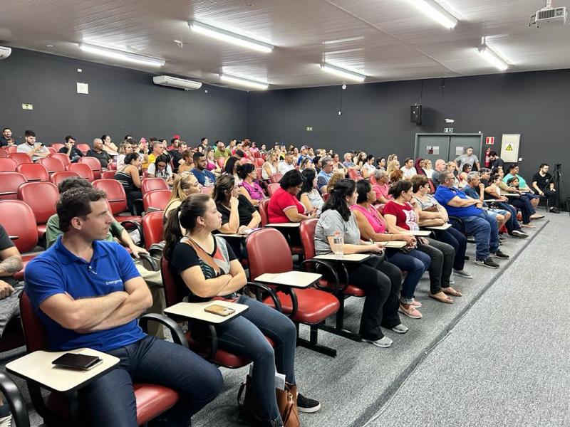 Distribuição de mais 65 boxes para novos comerciantes ocorreu na manhã desta quinta-feira