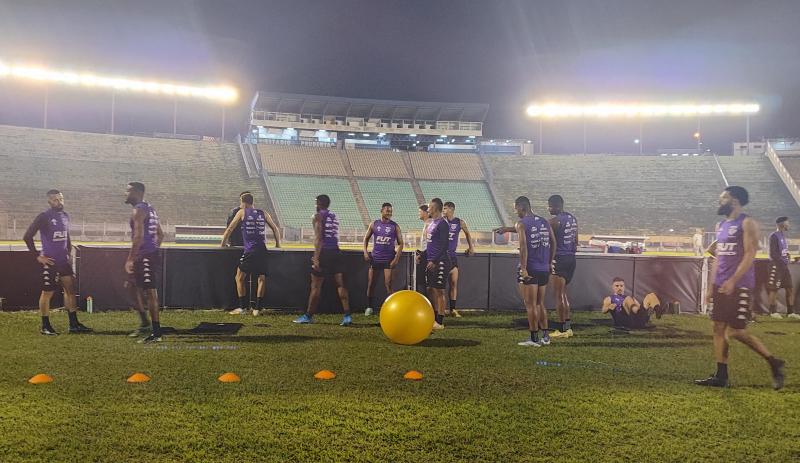 Grêmio treinou na noite de terça no Prudentão antes da viagem para decisão no Martins Pereira