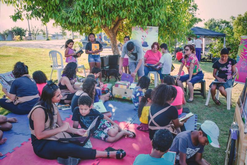 Projeto visa transformar as praças dos bairros mais distantes em lugares de arte, de leitura e de trocas