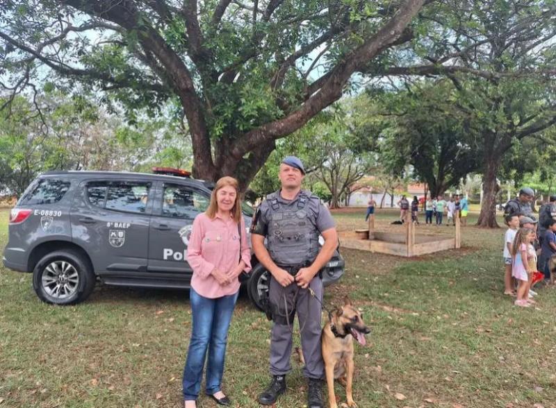 Prefeita de Teodoro Sampaio, Jandira Sampaio Cavichini Gutierrez (PSD) esteve presente no evento, que reuniu cerca de 400 pessoas e 200 cães