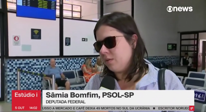 Deputada federal, Sâmia Bomfim, durante entrevista à GloboNews no aeroporto de Prudente