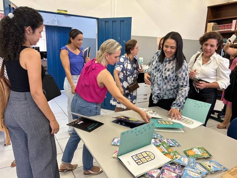 Alunos serão presenteados com uma obra cada, conforme a faixa-etária