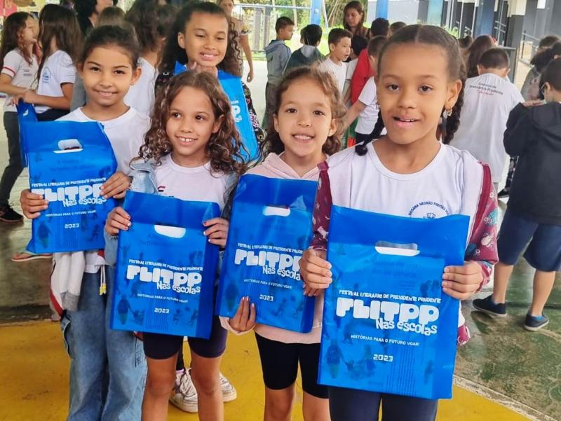 Livros foram cuidadosamente escolhidos para contemplar cada grupamento