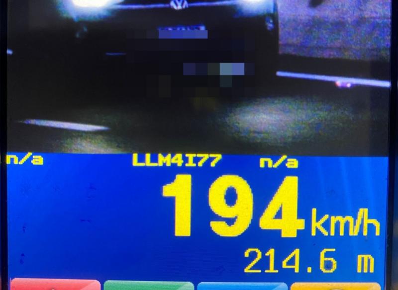 Policiais rodoviários flagraram veículo a 194 km/h no trecho próximo ao aeroporto de Prudente, na Assis Chateaubriand 