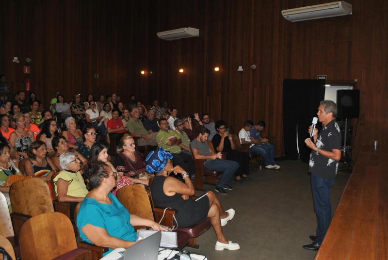 Lançamento foi realizado ontem e contou com a presença de empresários, políticos, servidores públicos e pessoas em geral