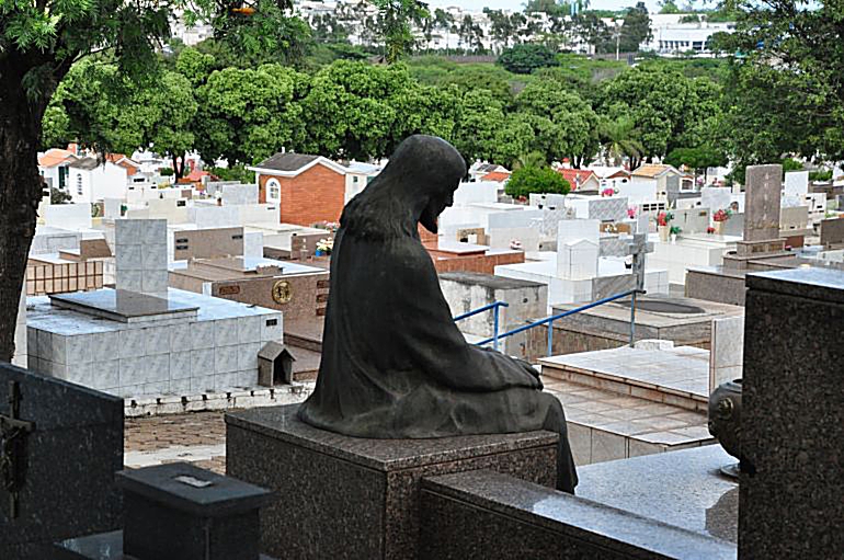 Cemitérios receberão muitos visitantes neste feriado
