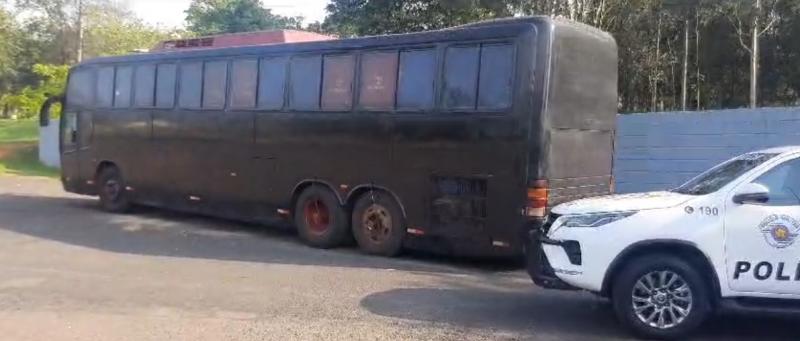 Após o crime, o homem fugiu em um ônibus do pai, com placas de Ribeirão Preto; veículo foi parado pela polícia nessa sexta na SP-270, em Prudente