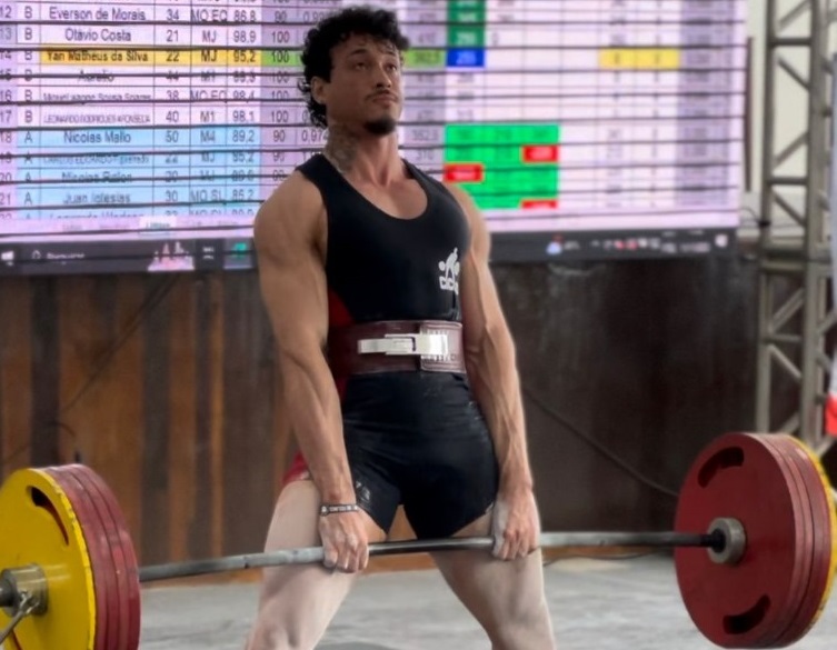 Yan levantou 255 kg no agachamento durante participação no Mundial de Powerlifiting, em Itanhaém 