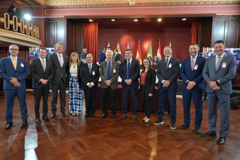 Cerimônia ocorreu na manhã desta segunda, durante sessão ordinária na sede, em Montevidéu, no Uruguai