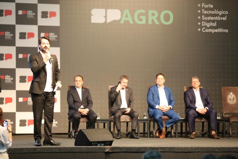 Guilherme Piai (à esq): “O Município Agro vai ser um programa de Estado. Com ele, trazemos os municípios para perto, incentivamos o desenvolvimento de um agro cada vez mais sustentável”