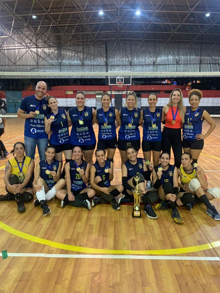 Equipe do Sport Vôlei, a grande campeã da Copa Prudente de Voleibol Feminino