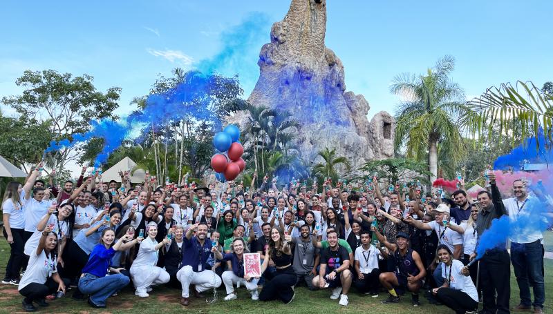Colaboradores do Terra Parque Eco Resort celebrando a conquista do selo GPTW 2023