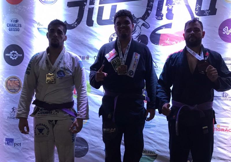 O machadense Lucas Porto Rodrigues, da equipe M4BJJ, no lugar mais alto do pódio