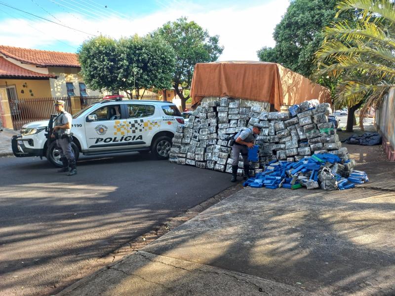 Entorpecente, dividido em 3.480,730 kg de maconha e 49,080 kg de skank, foi localizado em caminhão