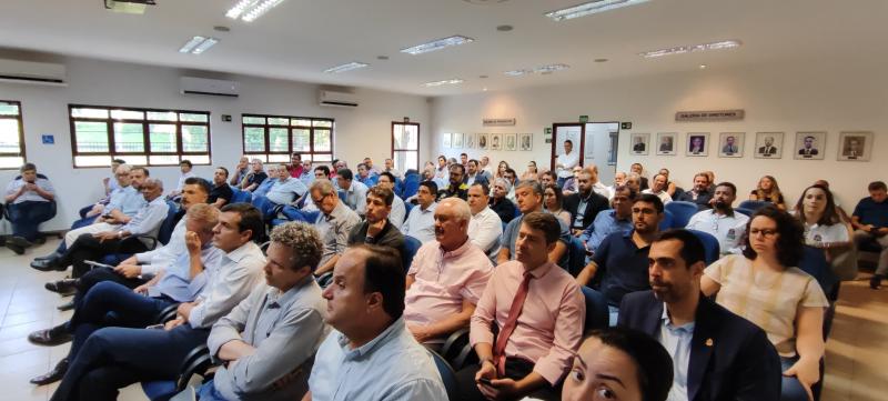 Encontro visou discutir estratégias conjuntas com empresariado para desenvolvimento regional