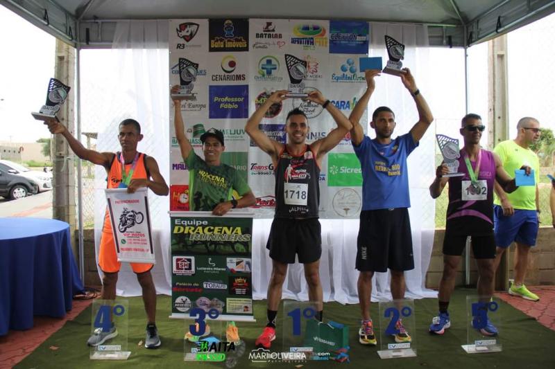 No pódio, o prudentino celebra mais uma conquista