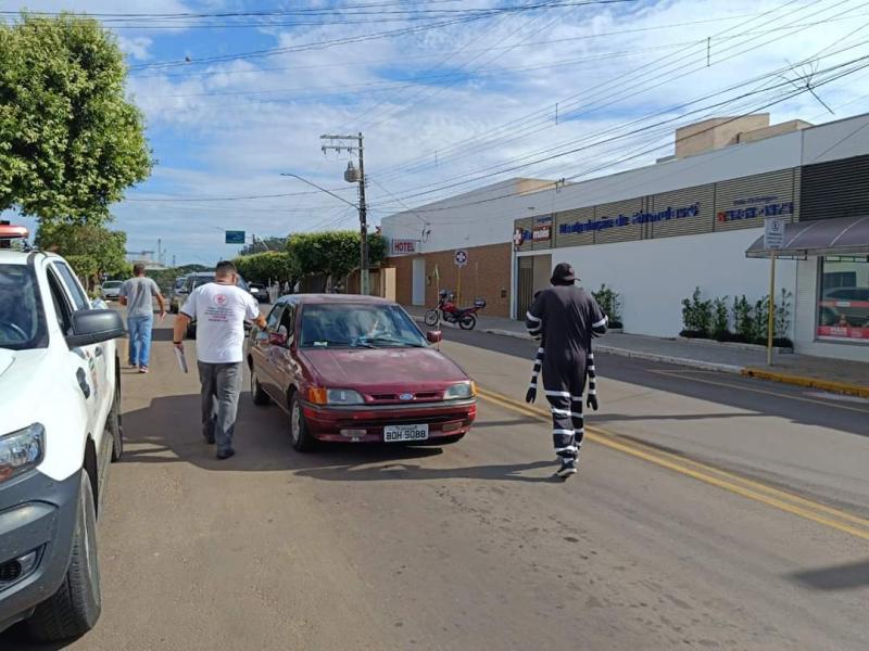 Pedágio informativo ressaltou importância da participação de toda população no combate ao Aedes