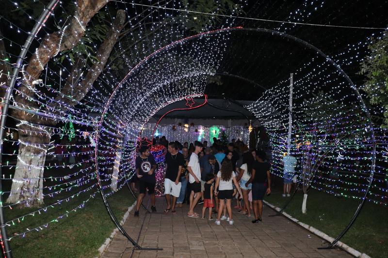 “Natal Luz” em Pirapozinho tem início hoje com a chegada do Papai Noel, entre outras atrações