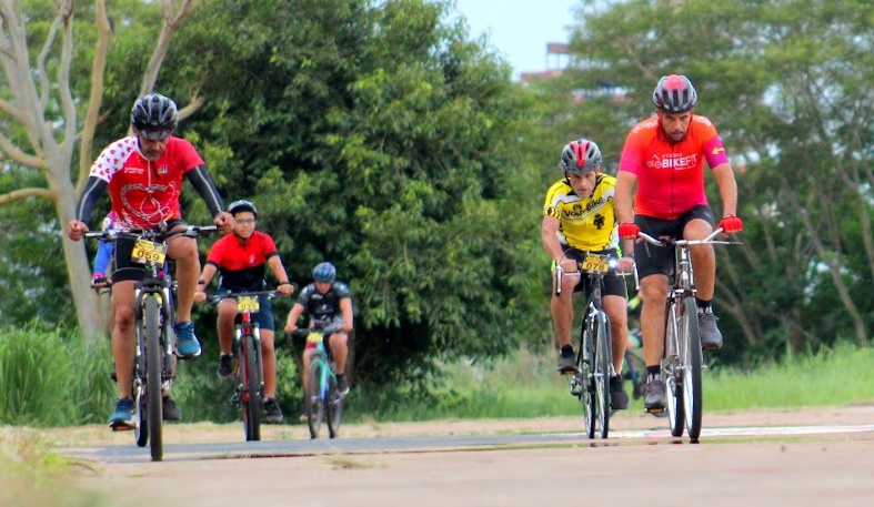 Ciclistas se reuniram para o pedal 24h “500 km contra a fome” na pista do Centro Olímpico 