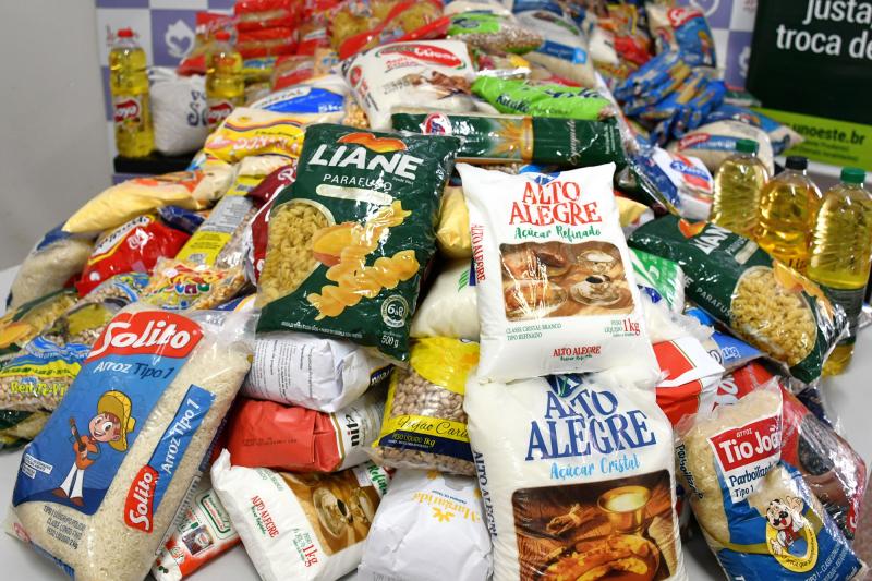 Os mais de 350 kg de alimentos entregues ao Lar dos Meninos