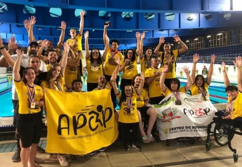 Equipe comemora o resultado do fim de semana na capital