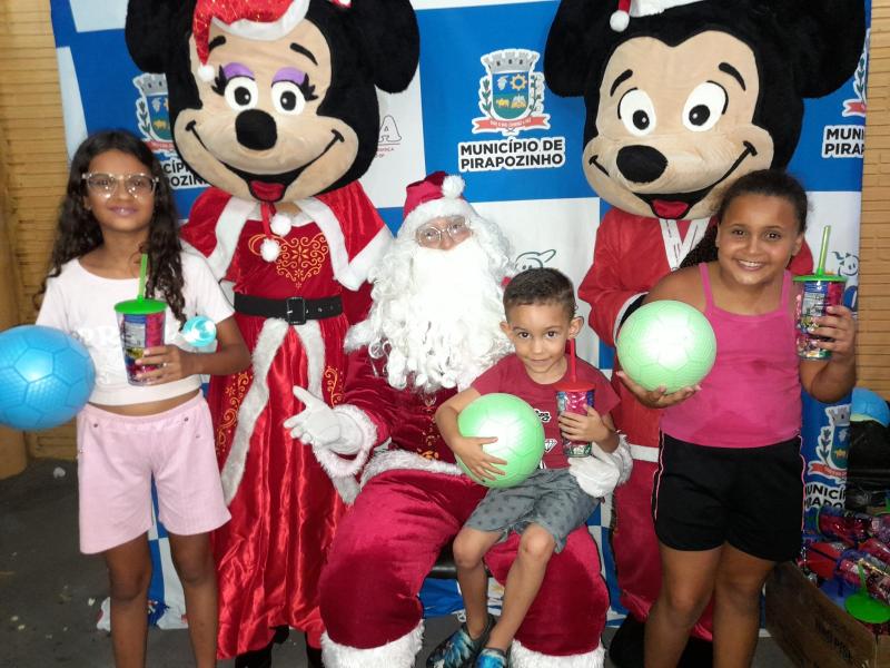 Distrito de Itororó do Paranapanema recebe Papai Noel com muita festa e distribuição de algodão doce, sorvete, pipoca