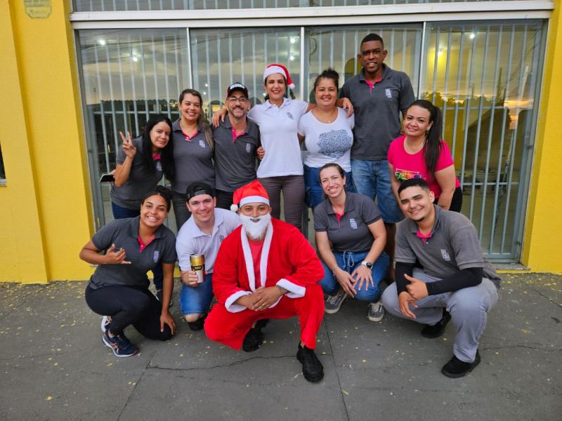 TODA EQUIPE DO BRAVURA PARTICIPOU DA DISTRIBUIÇÃO DOS BRINQUEDOS