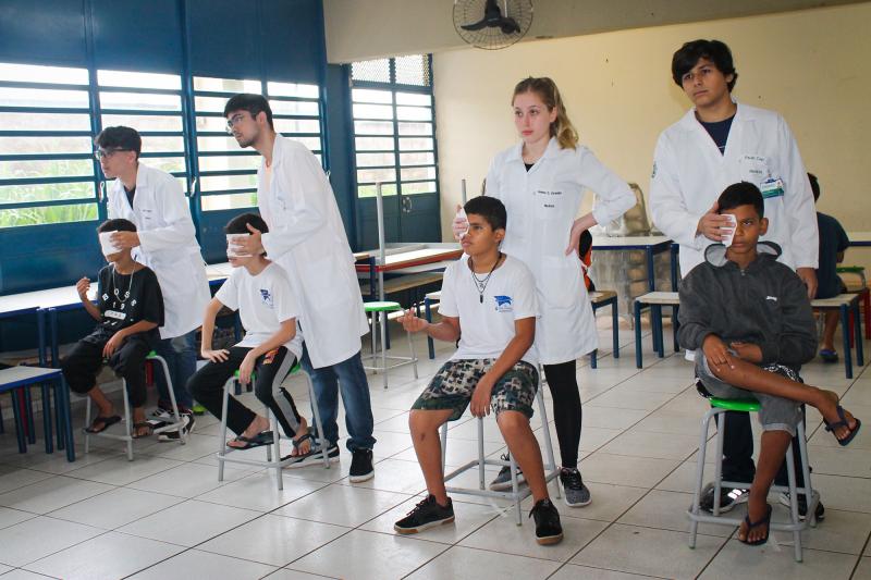 Aplicação de teste de acuidade visual é feita nas escolas estaduais