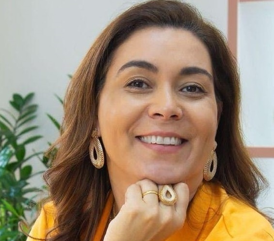 Se você está procurando por histórias inspiradoras ou quer compartilhar uma empreendedora em destaque, apresento a empresária Ivonete Romão Acessórios. Casada, mãe da Laura, é dona de uma limadíssima loja de semijoias