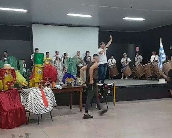 Ensaios da Escola de Samba Unidos de Vila Alegrete são realizados no Teatro Municipal, onde também é a sede da agremiação