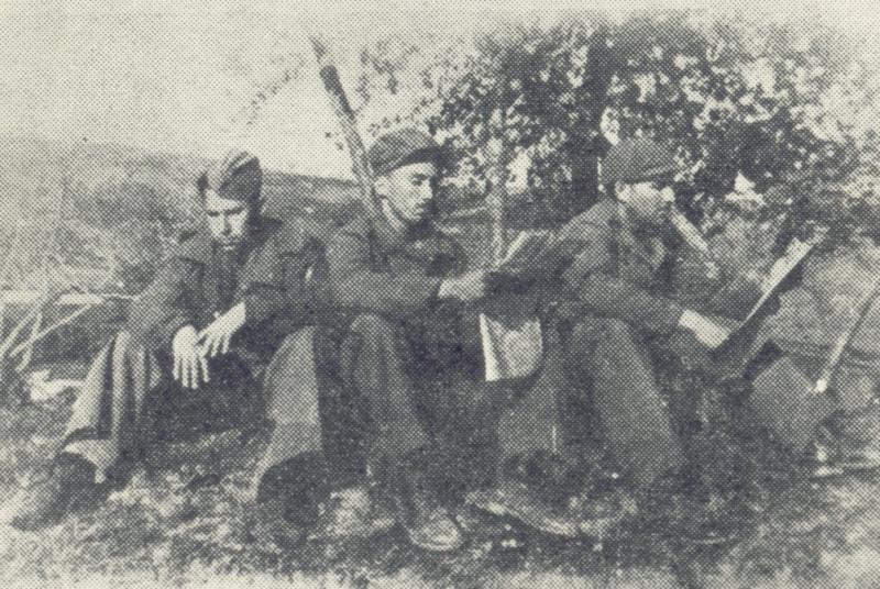 O PRUDENTINO “BAIANO” (CENTRO), EM PAUSA NA FRENTE DE BATALHA, EM MONTE CASTELHO 