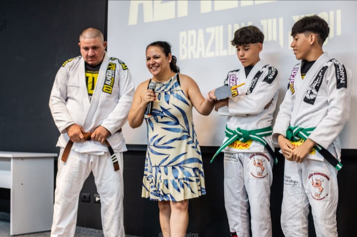 Mamãe Miriam discursa após sua Família Barros ser eleita “Atleta mais consistente de 2023”