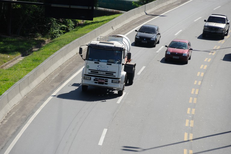 Motoristas flagrados dirigindo com o exame vencido por mais de 30 dias serão multados a partir de 1º de maio