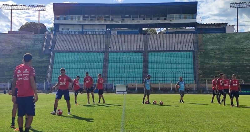 Grêmio treinou na tarde de hoje no Prudentão, palco do duelo contra o Catanduva pela 2ª rodada da A3