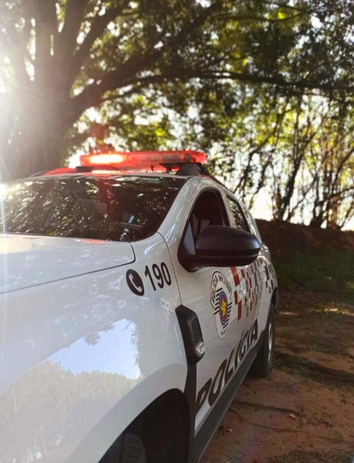 Suspeito foi localizado pela PM quando estava escondido em um matagal