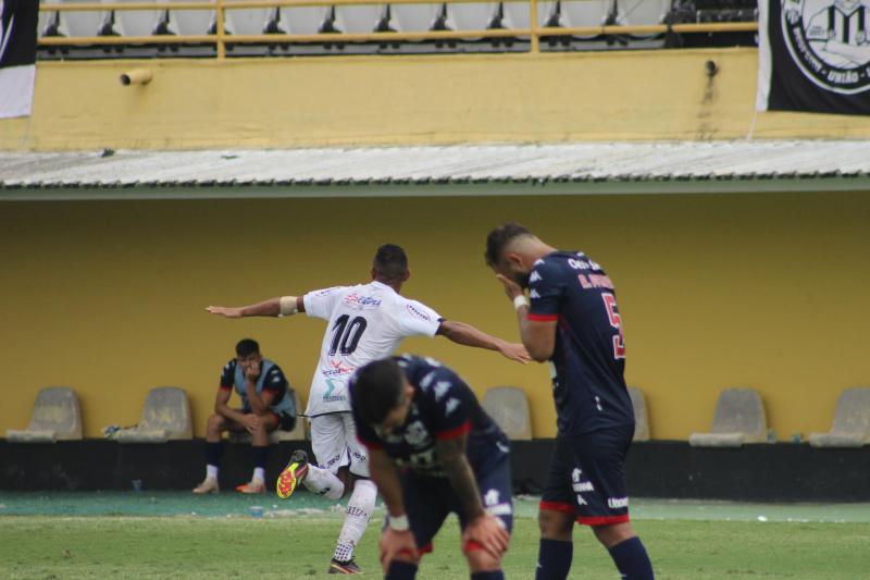 São Bernardo chegou à virada contra o Grêmio Prudente aos 21 minutos do segundo tempo numa jogada individual de Douglas Andrade