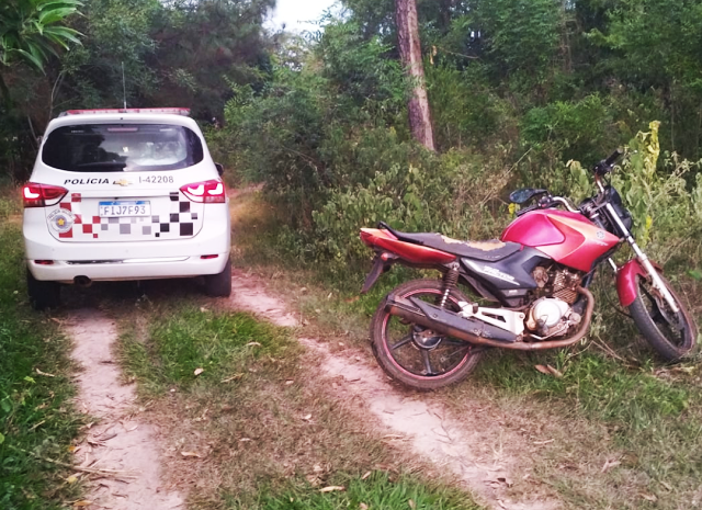 Também em Presidente Epitácio, 42º BPM/I localizou moto furtada abandonada em estrada rural