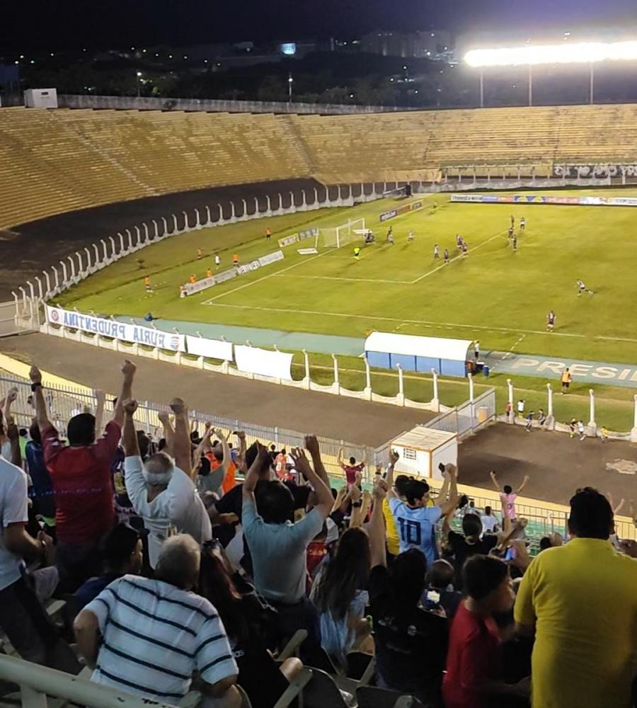 Luquinha Bozó perdeu o pênalti, mas não o gol; no rebote, camisa 11 deu números finais ao jogo: Grêmio Prudente 2 x 0 Sertãozinho